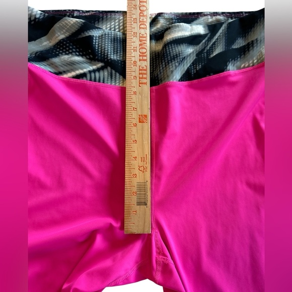 NWOT 3XL Lularoe Rise Fearless High Waist, Capri Length, Workout Fitness Legging - Picture 8 of 9